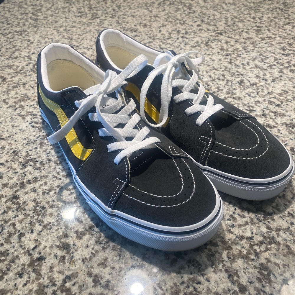 Vans Old Skool. Black / Yellow. Size: 10